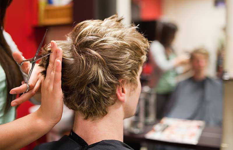 Coupe de cheveux pour homme a Argoules